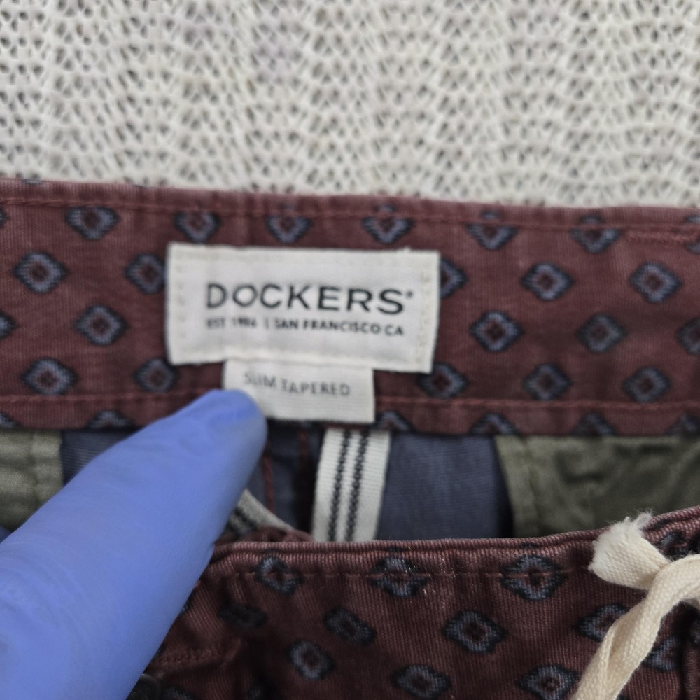 Dockers Pants Mens 31x30 Red Alpha Khaki Slim Tapered Geometric Print Chino - Picture 9 of 15